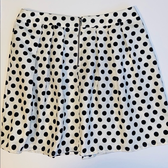 Forever 21 skirt polka dot mini skirt. - Picture 2 of 6